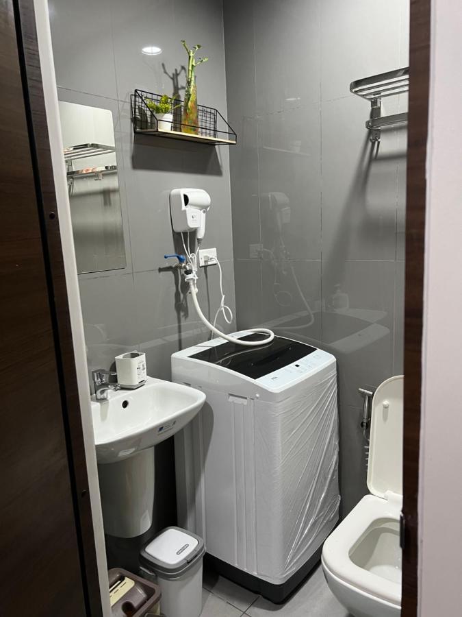 Cozy Makati: Urban Retreat With Entertainment & Amenities Apartment